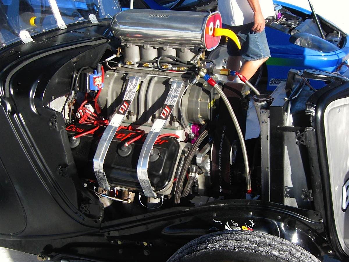Buzzards' Racing Builds Old-style Hemi To Go 200+ MPH