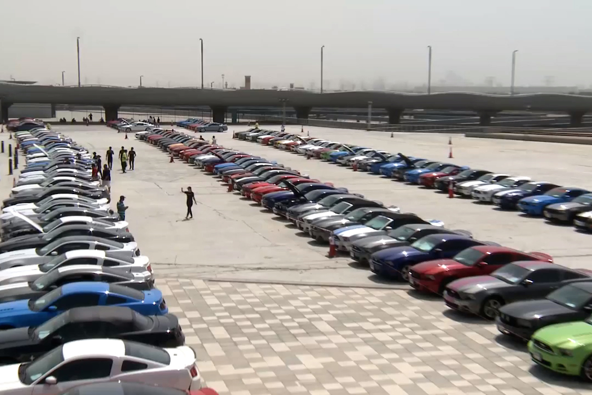 Mustangs Celebrate 50th Anniversary In Dubai With Huge Parade/Cruise