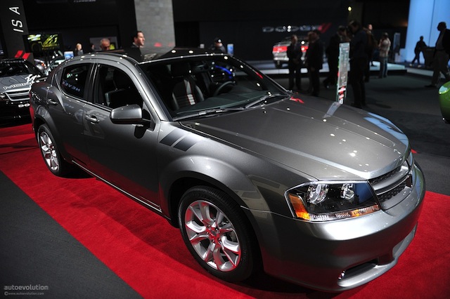 nyias-2011-dodge-avenger-r-t-live-photos_5