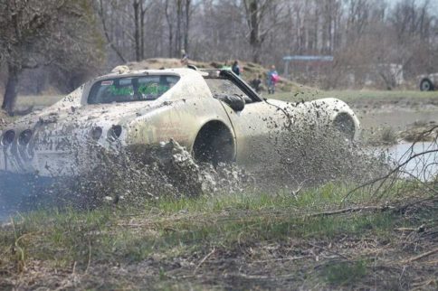 Video: Ford-Powered C3 Corvette Mud Bogger Defines the Word "Wrong"