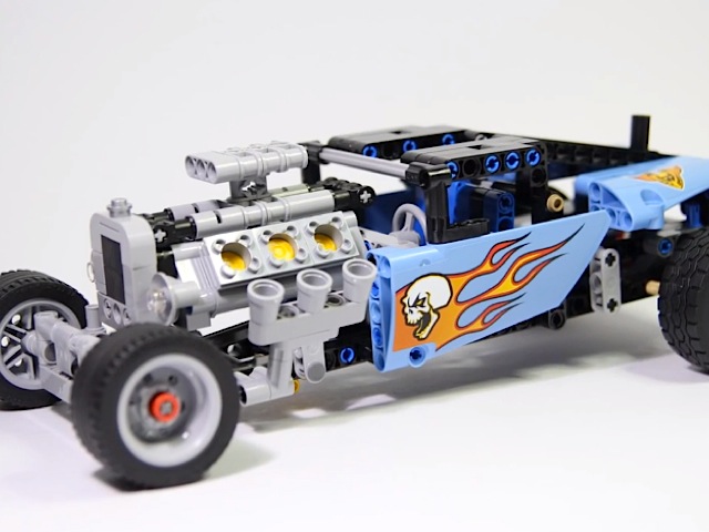Video: Brick Builder's Time Lapse Assembly Of A Lego Technic Hot Rod