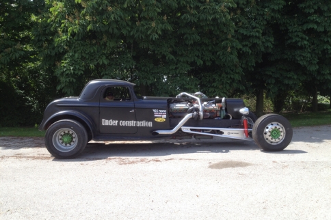 Video: 16 Cylinder, Head Turner!