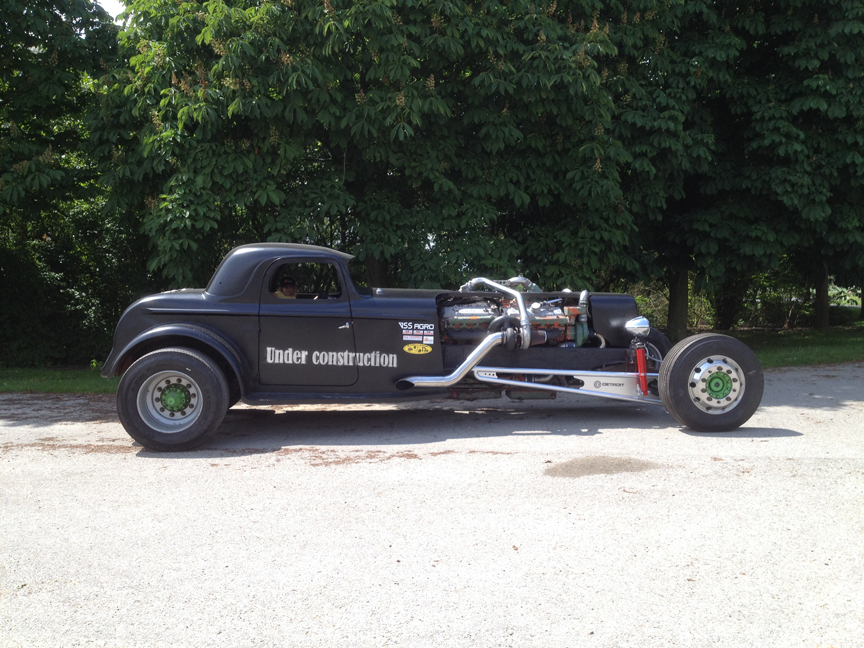 Video: 16 Cylinder, Head Turner!