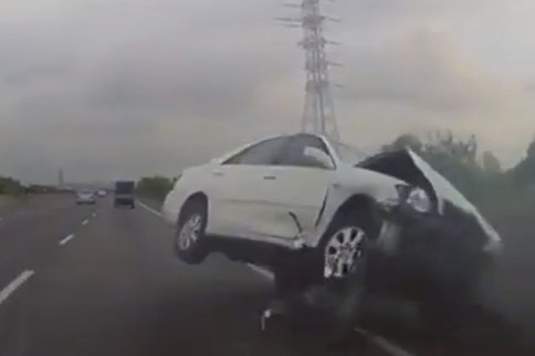 Video: Is Driving in Asia Different Than Driving In Russia?