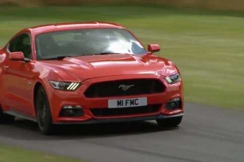 2015 Competes in Virtual Versus Real Race at Goodwood Festival