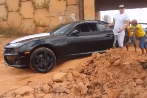 Video: Brazilian 5th Gen Camaro Gets High-Centered