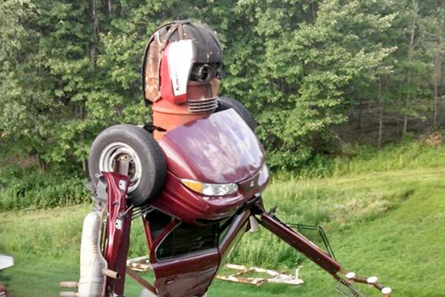 Junkyard Oldsmobile Alero Becomes 23' Transformer Neighborhood Watch