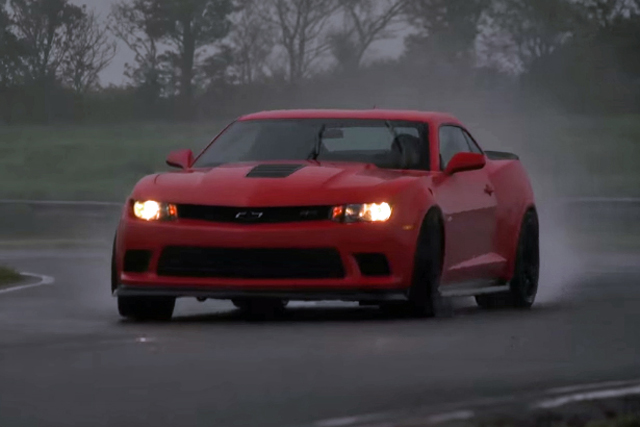 Video: A Camaro Z/28 Goes Up Against A Porsche GT3