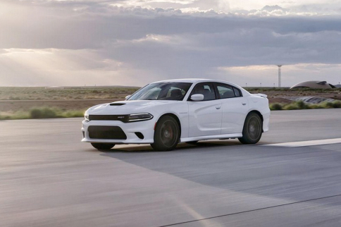 Video: Comparing The Hellcats - Charger SRT Versus Challenger SRT