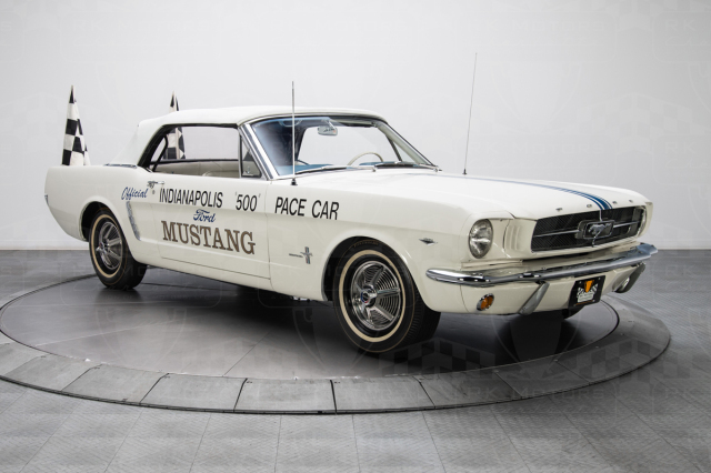1964-1-2-Ford-Mustang-Pace-Car_6052315