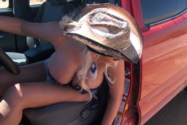 Car Stuck Gitl-3