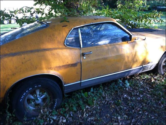 Ford Mustang Mach 1 yellow