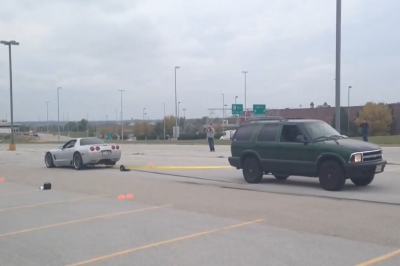 Video: C5 Z06 vs Chevy Blazer in Tug-O-War