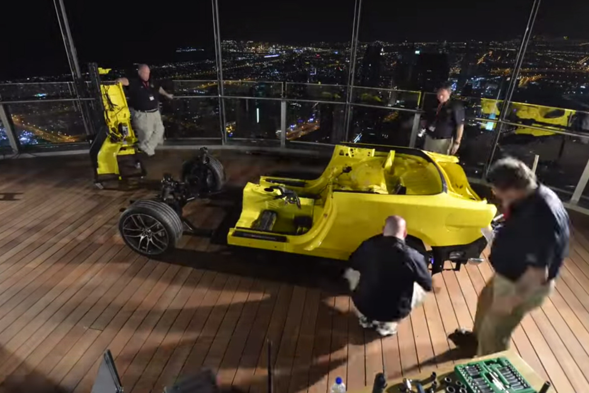 Video: How The 2015 Mustang Got To The Top Of The World In Dubai