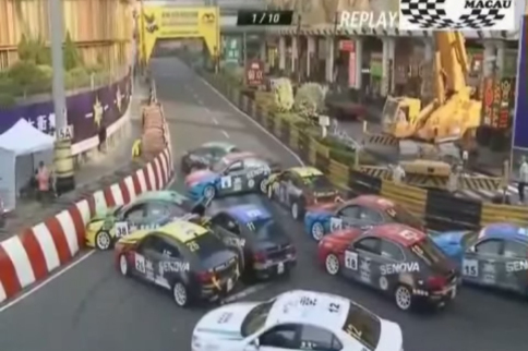 Video: Narrow Corner at Macau Circuit Causes Multi-Car Pileup 