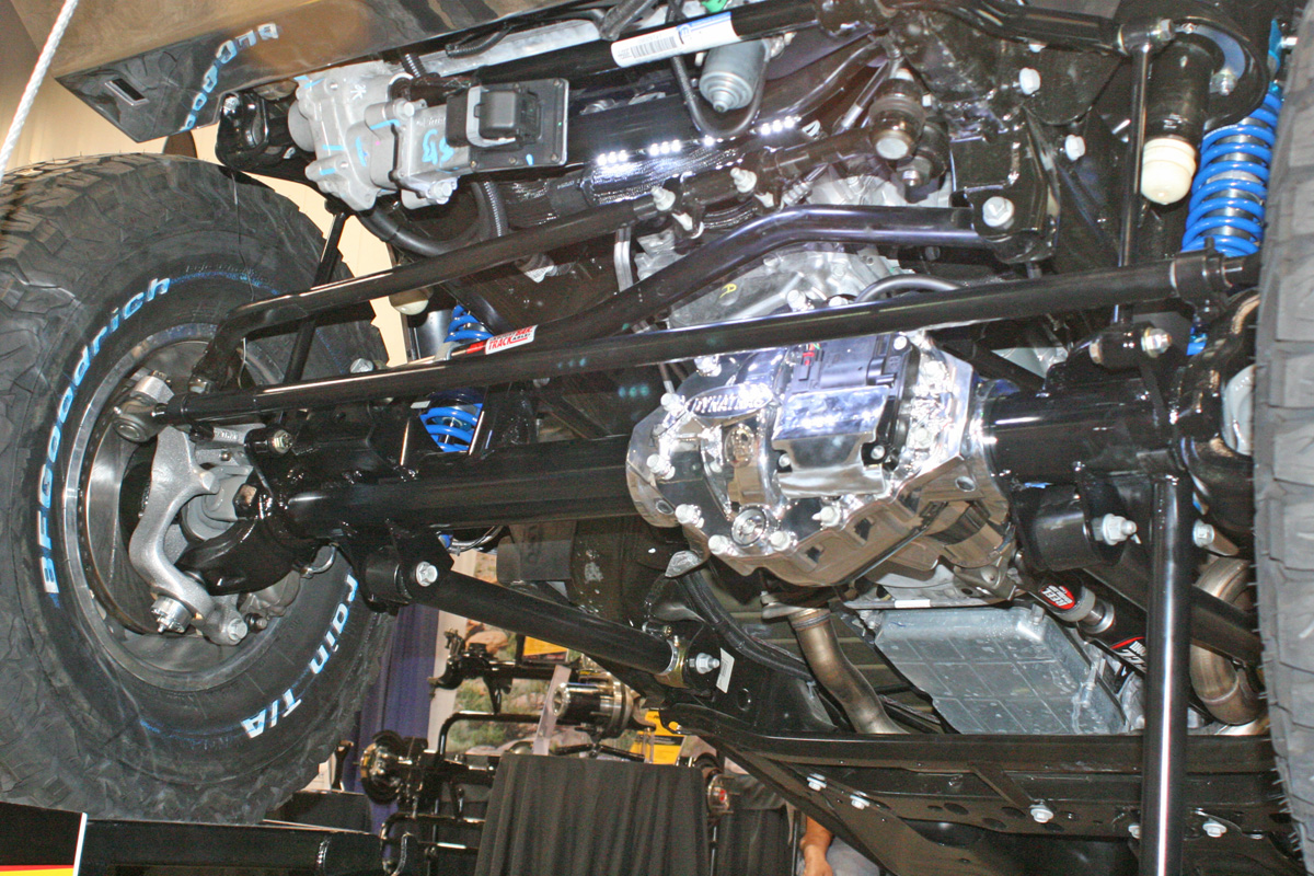 SEMA 2014: All-Aluminum Axle from Dynatrac Offers Remote Control