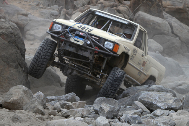 10-Mikes Race Photo Old Faithful Leaf Spring Solid Axle