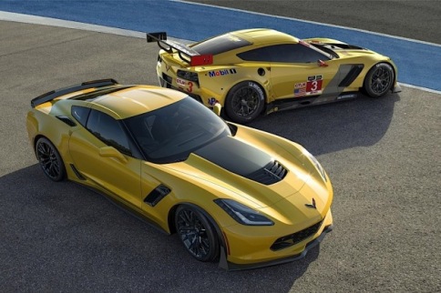 Video: Justin Bell Puts a C7 Through Its Paces at Laguna Seca