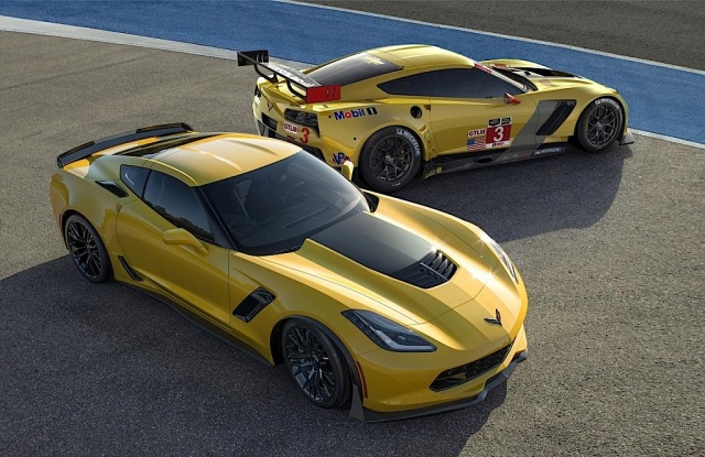 Video: Justin Bell Puts a C7 Through Its Paces at Laguna Seca