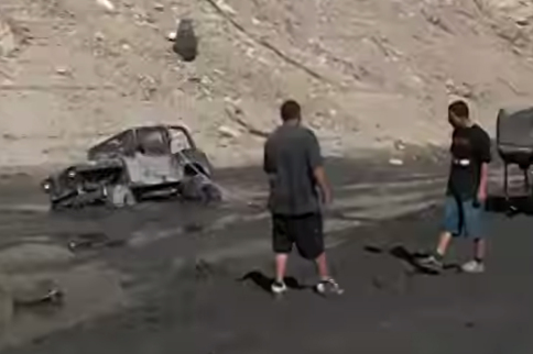Video: How To Not Get A Jeep Unstuck From The Mud