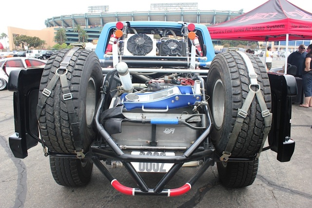 The F-150 was originally meant to become a prerunner, but little by little, Schlingmann realized he was actually more interested in building a race truck. In for a penny, in for a pound!