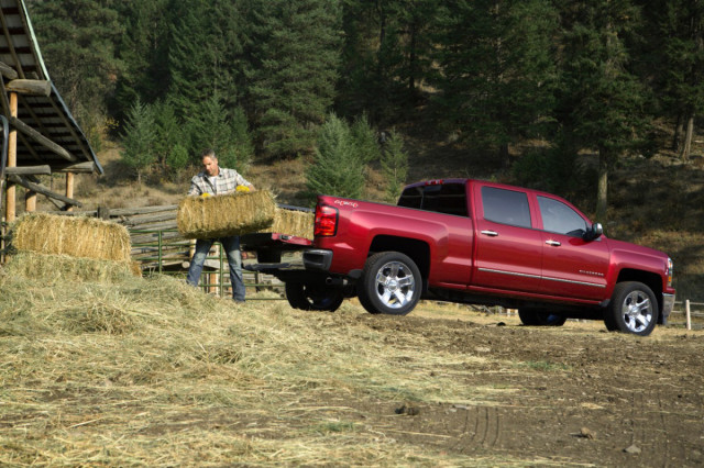 2014-Chevrolet-Silverado-LTZ-005-medium