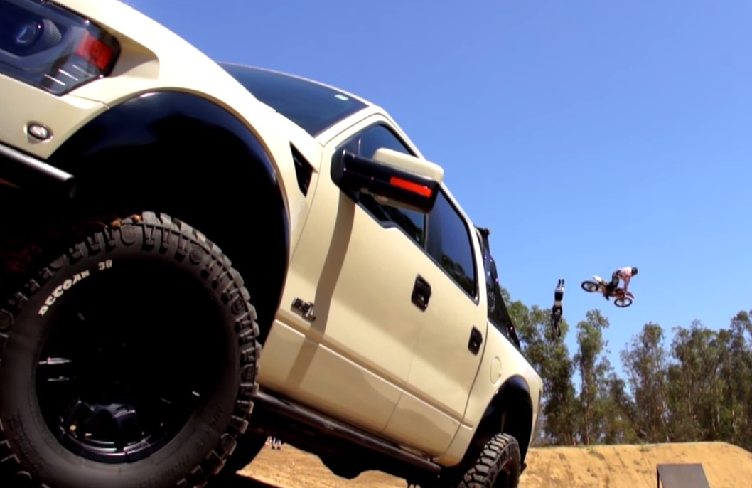 Video: Deegan 38 Tire Commercial