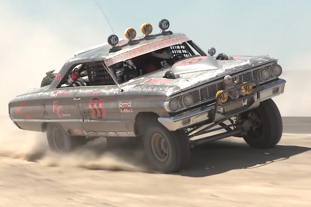Video: 1964 Ford Galaxie Off-Road Race Car Really Roars