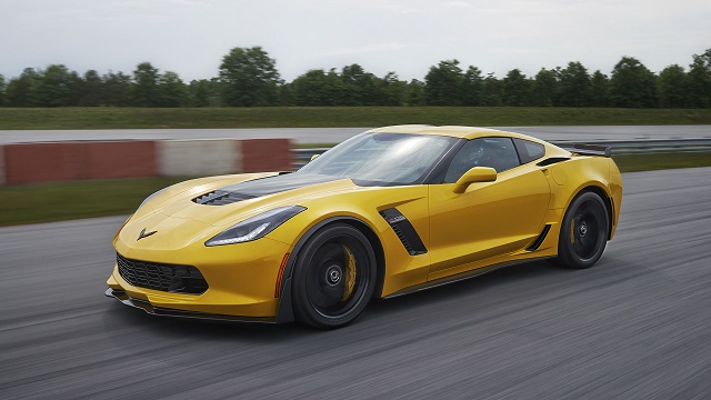 Video: Corvette C7 Z06 Drag Races a Lamborghini Gallardo