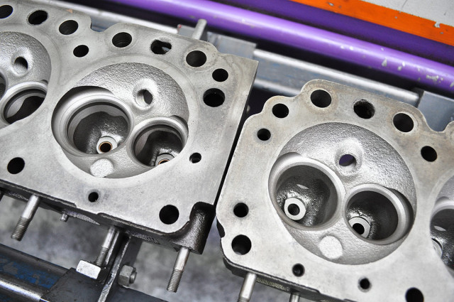 A comparison of the 245 (left) and the 265's combustion chambers (right). Even with larger 265-style valves the 245 head couldn't match the 265's performance on the flow bench. More on this down below.