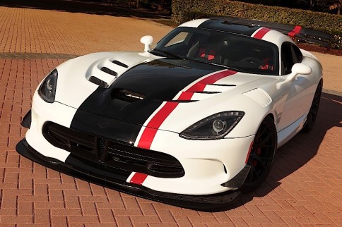 The Corvette Z06 vs Viper ACR Race Will Be A Fight To The Death