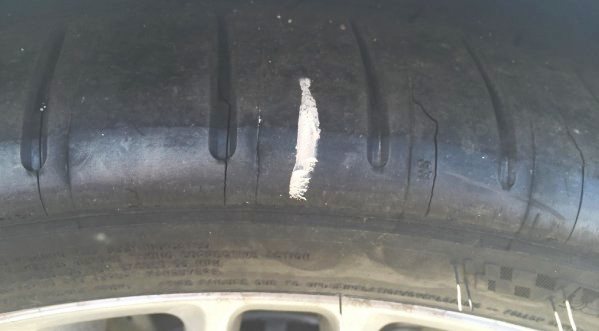 corvette_z06_tire_cracks