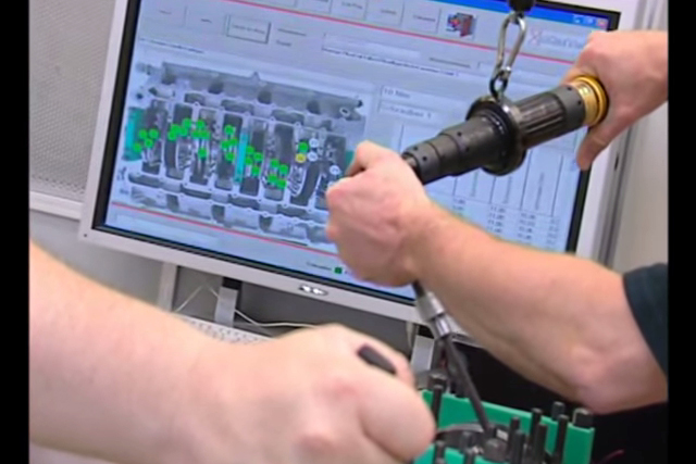 Video: The Bugatti Veyron's W16 Engine On The Assembly Line