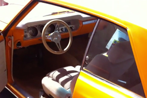 Video: Custom Autosound's Retro Stereo Deck In A '65 Chevelle