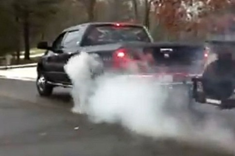 Video: Dodge 3500 Mega Cab Dually Burnout!