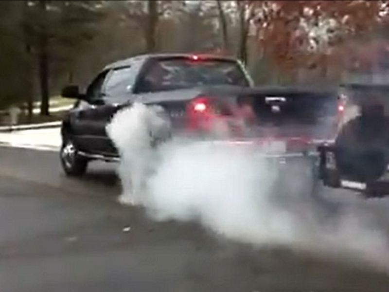 Video: Dodge 3500 Mega Cab Dually Burnout!