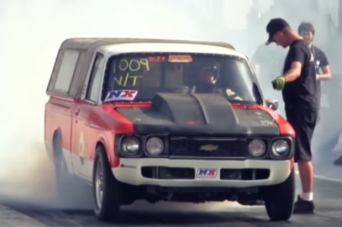 Video: A 9-Second Mini Farm Truck Hiking The Hoops