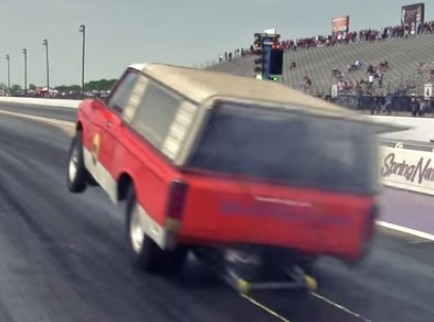 Video: A 9-Second Mini Farm Truck Hiking The Hoops