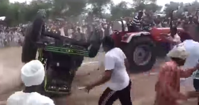 tug_tractor_4