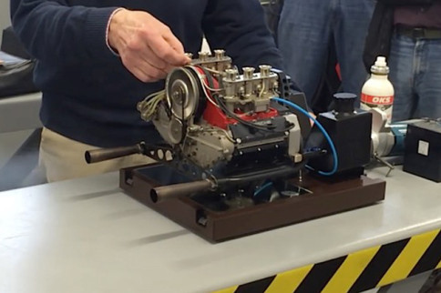 Video: Mini Porsche 911 Engine Revving During Working Demonstration