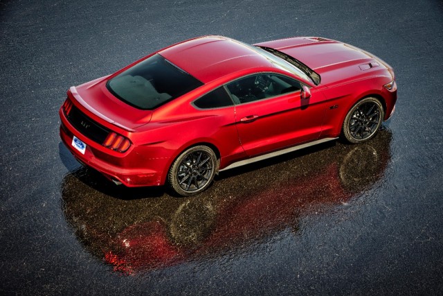 16MustangGT-BlackPackage_05_HR