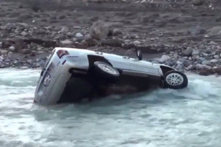 Epic Fail: Grand Cherokee Attempts River Fording