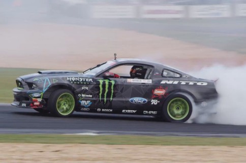 Video: Vaughn Gittin Jr. Accelerates Around Atlanta
