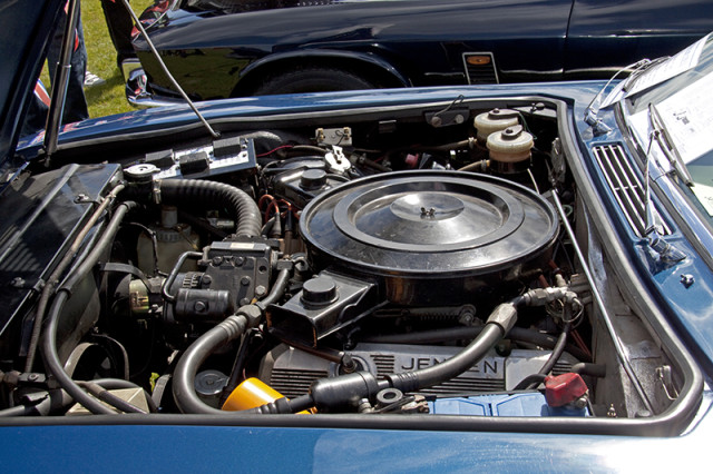 Jensen_Interceptor_engine_(4591665795)