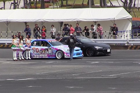 Video: A Drifting Tesla Model S