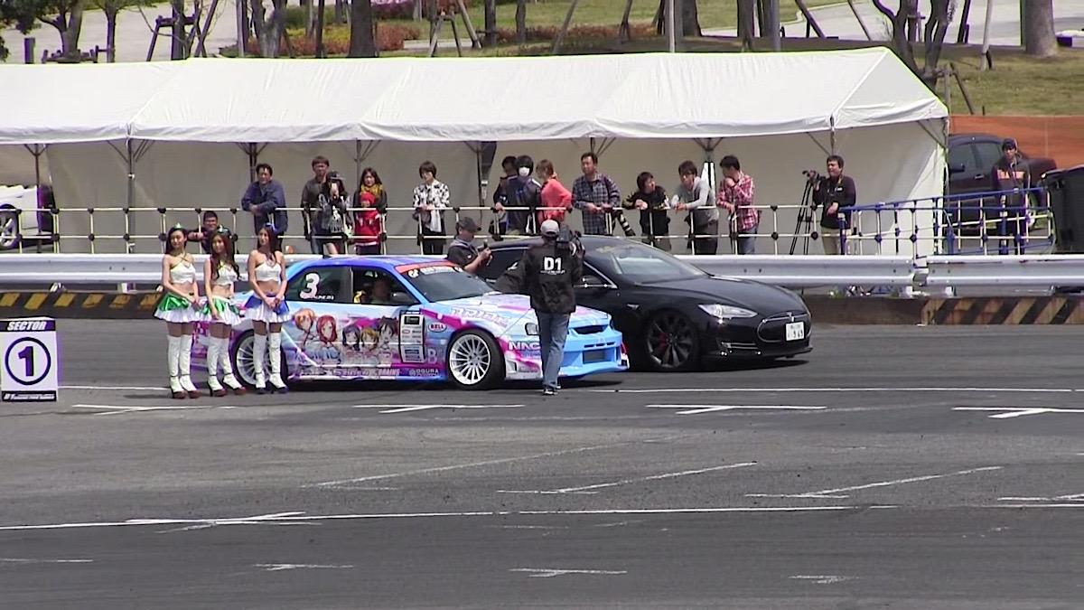 Video: A Drifting Tesla Model S