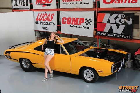 A Killer Bee And A Beautiful Queen: Corinne Cascioppo
