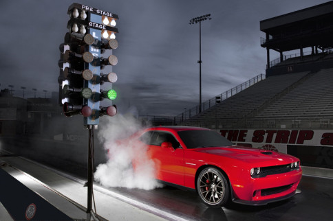 Video: Challenger Hellcat Squares Off With Nissan GT-R Nismo