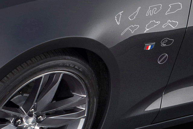 The badging on the front quarter show the different tracks the 2016 Camaro has undergone testing at. Image via NewsPress USA.com