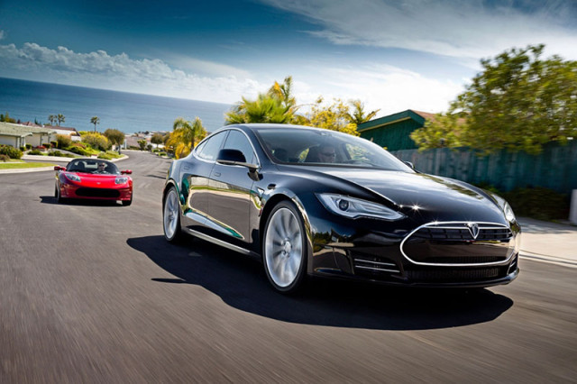 model-s-alpha-and-roadster_1280x1024_h_jpeg_900x900_q100